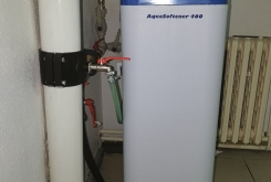 Zmäkčovač vody AquaSoftener 460 pre odstránenie tvrdej vody